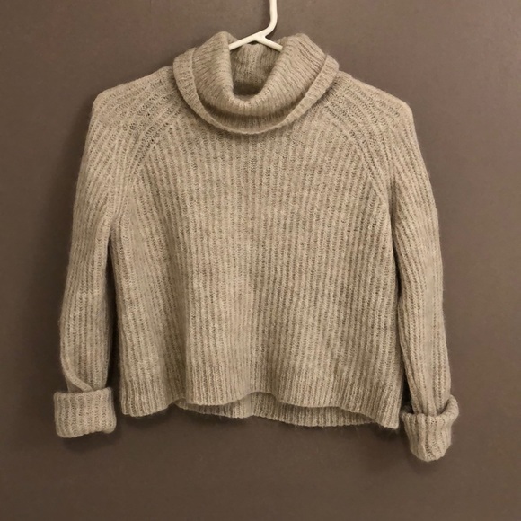 Aritzia sweater